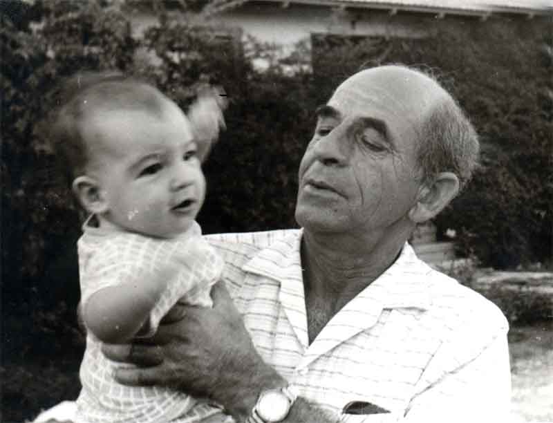 יענקל ליפשיץ עם הנכד כנען