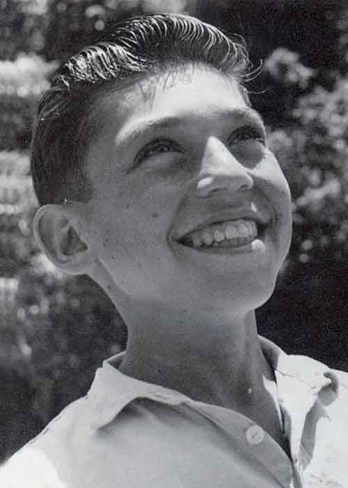 אורי ליפשיץ בן 15