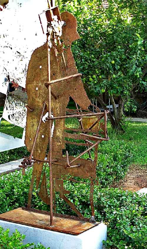 מיצג מתוך "גן הפסלים של אורי ליפשיץ" בקיבוץ גבעת השלושה.