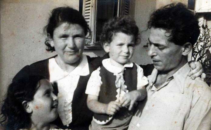 מרים ונח עם חיים ורותי 1937 תל אביב