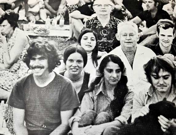 סיומקה ומינקה עם קבוצת מתנדבים מאוסטרליה