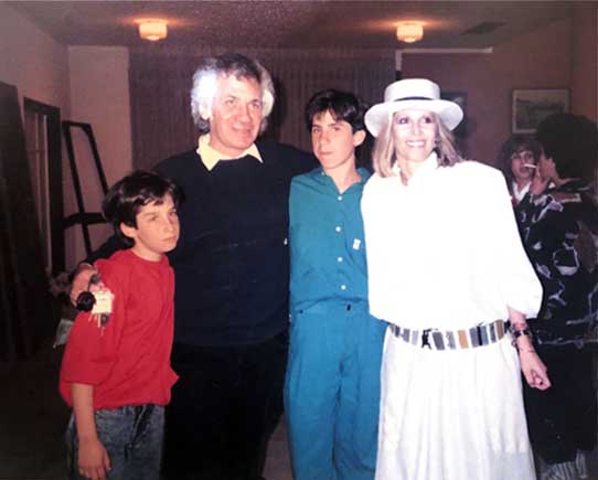 רפי, אשתו תמר ושני בניו , אהוד ומיכאל